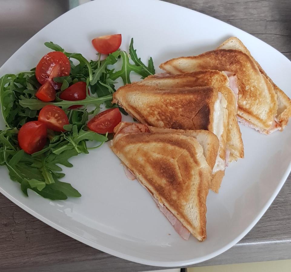 Familia Panzio & Apartmanhaz Győr Zewnętrze zdjęcie